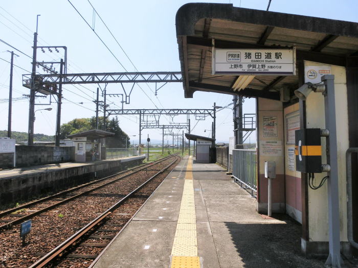 今来た伊賀神戸方向を見る